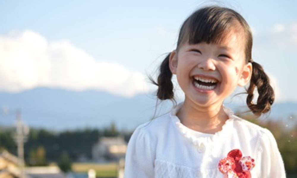 笑顔の子供の写真