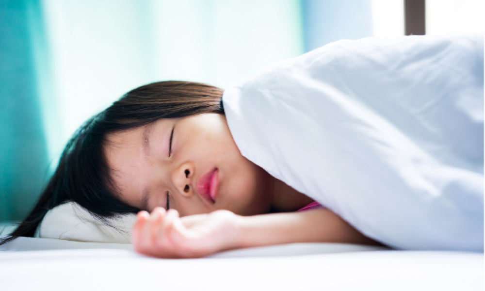 眠っている子供の写真